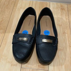 Black Tahari Flats/Loafers size 6.5